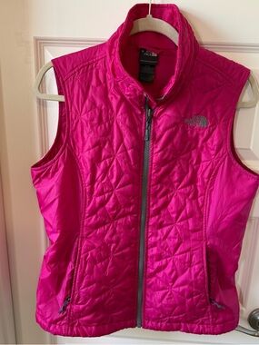 The North Face Women’s Hot Pink Quilted Vest
